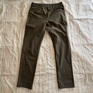 Vuori Men’s Meta  Pants - Olive Green